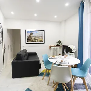 https://guestready-bright-and-spacious-apartment-near-eiffel.fr-paris.fr